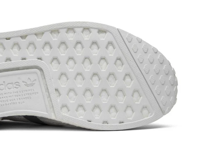 Кроссовки Adidas Wmns NMD_R1 Primeknit 'Grey Glitch Camo'