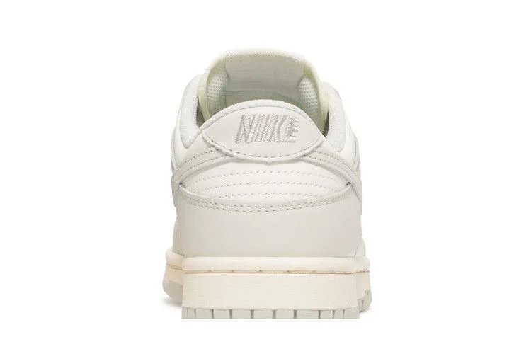 Кроссовки Nike Wmns Dunk Low 'Light Bone'