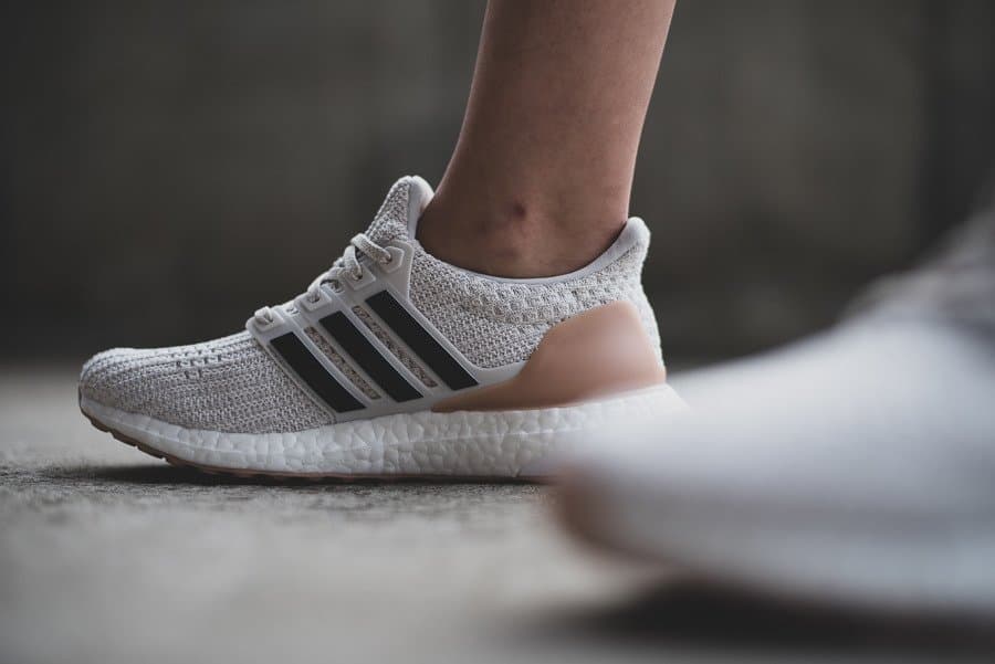 Кроссовки Wmns adidas UltraBoost 4.0 Show Your Stripes