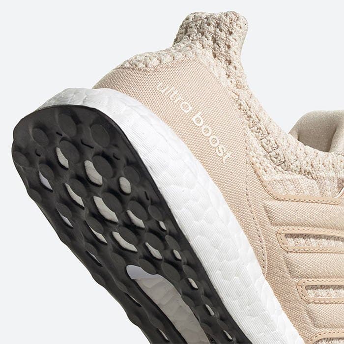 Кроссовки Wmns adidas UltraBoost 5.0 DNA Halo Ivory
