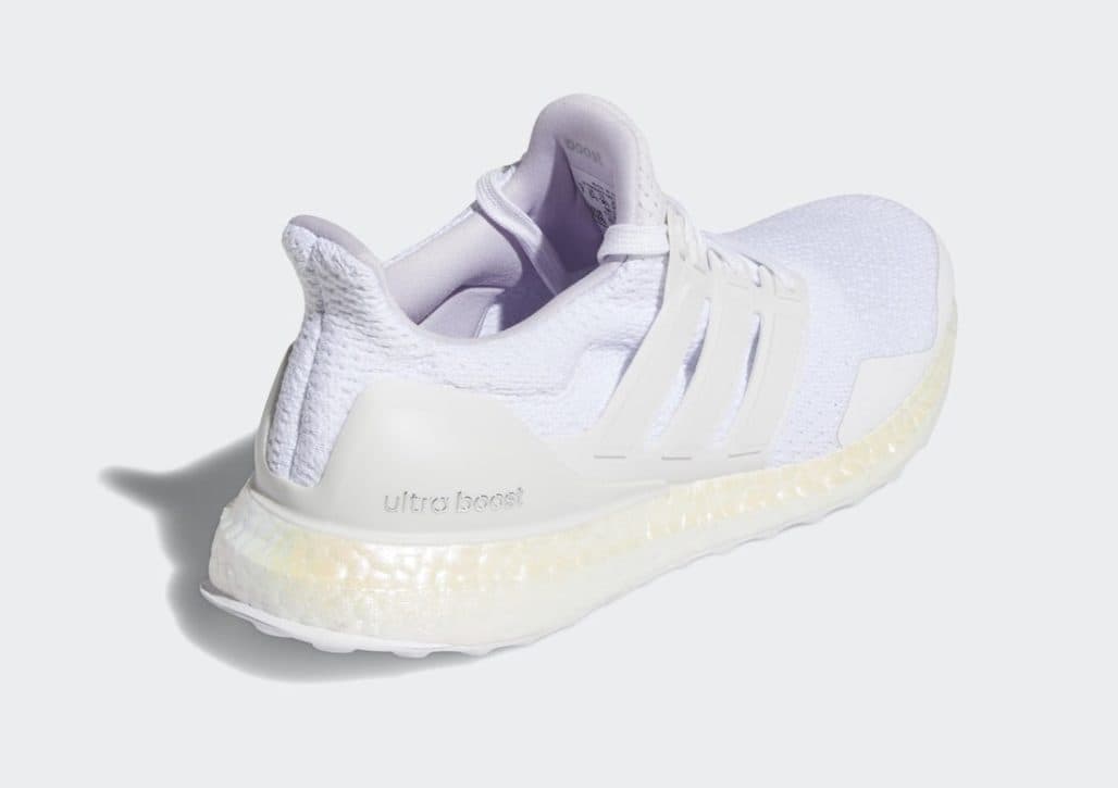 Кроссовки Wmns adidas UltraBoost Aged Boost – Triple White