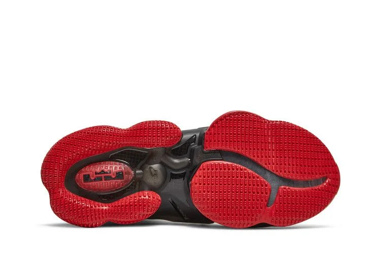 Кроссовки Nike LeBron 19 EP 'Bred'