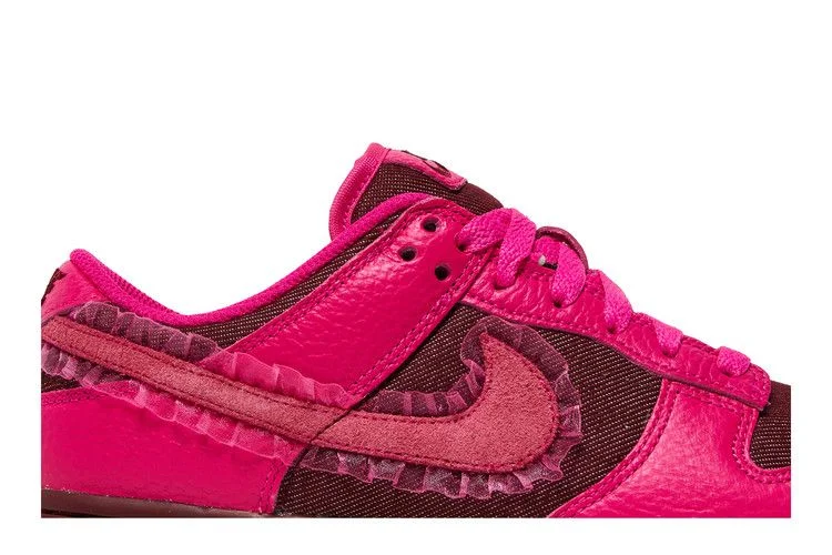 Кроссовки Nike Wmns Dunk Low 'Valentine's Day'