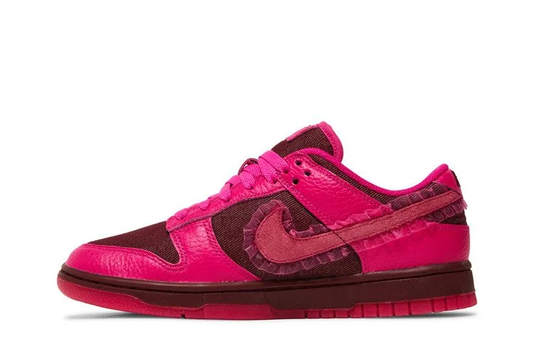 Кроссовки Nike Wmns Dunk Low 'Valentine's Day'