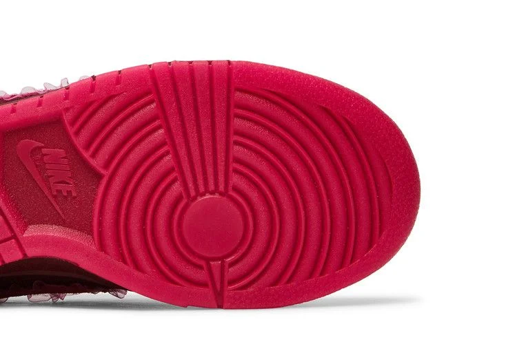 Кроссовки Nike Wmns Dunk Low 'Valentine's Day'
