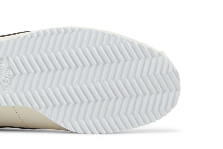 Кроссовки Nike Wmns Classic Cortez Leather 'Pale Ivory'