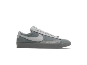 Холодный серый, Серый волк