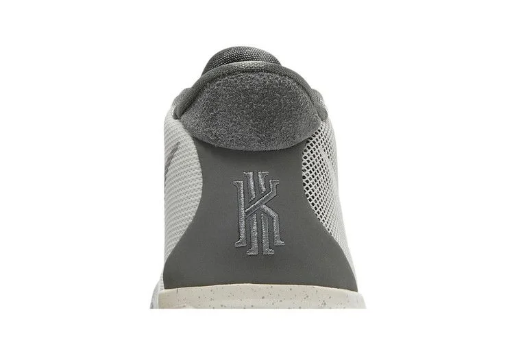 Кроссовки Nike Kyrie 7 SE GS 'Chip'