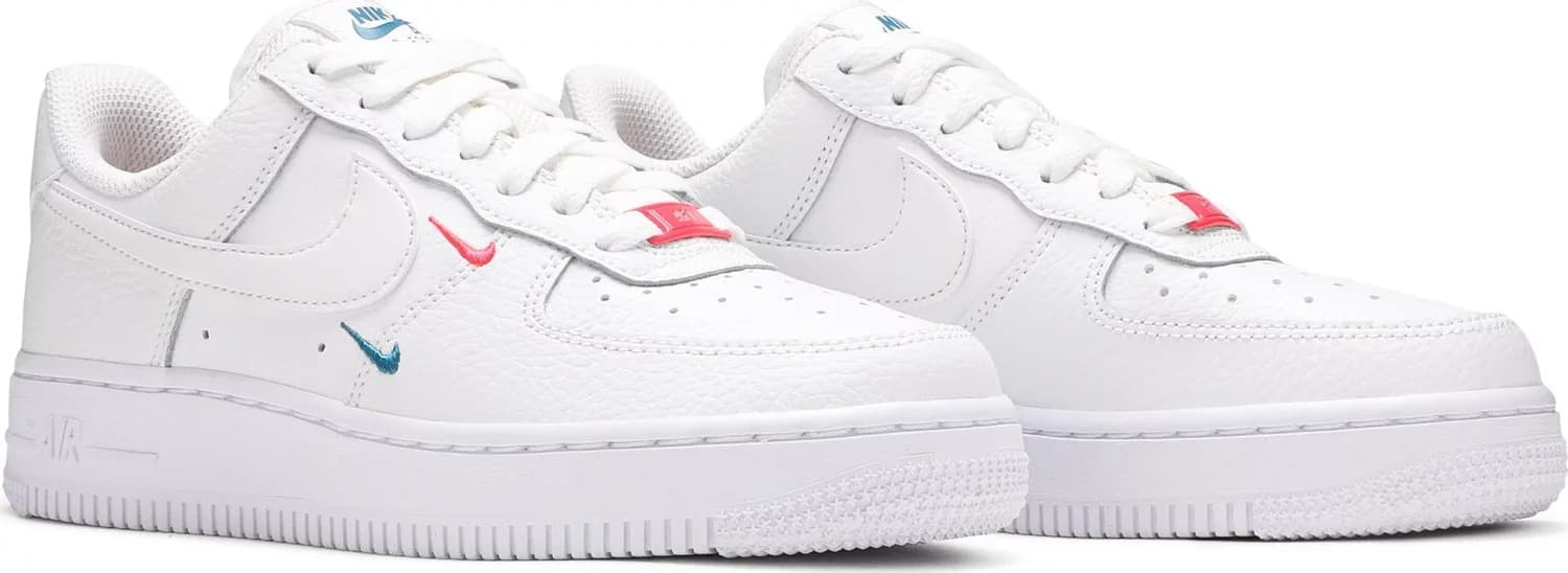 Кроссовки Wmns Nike Air Force 1 ’07 Essential Summit White Solar Red