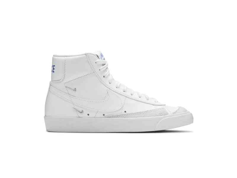 wmns-nike-blazer-mid-77-se-sisterhood-white-metallic-silver