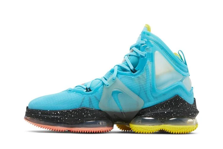 Кроссовки Nike LeBron 19 'Christmas'