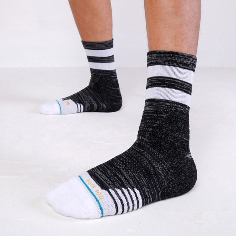 ehot-stripes-black-white-crew-socks