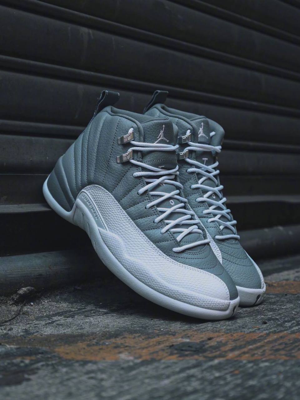 Кроссовки Air Jordan 12 Retro Stealth купить оригинал - цена в Москве и ...