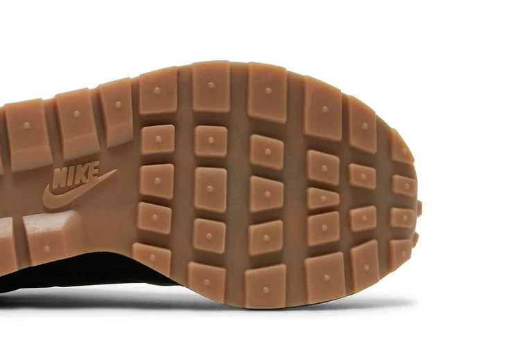 Кроссовки sacai x Nike VaporWaffle 'Black Gum'