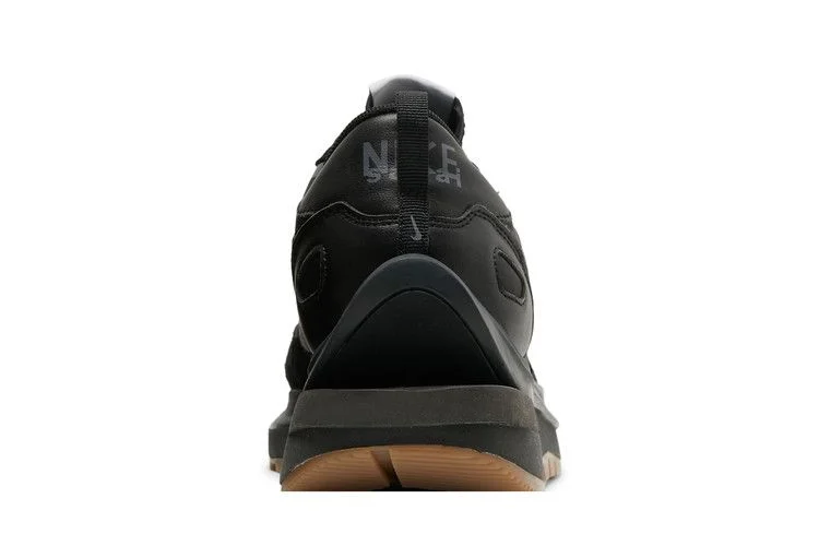 Кроссовки sacai x Nike VaporWaffle 'Black Gum'