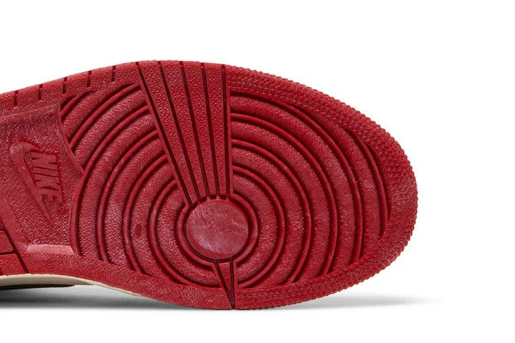 Кроссовки Air Jordan 1 Retro High OG 'Chicago Lost & Found'