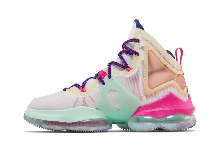 Кроссовки Nike LeBron 19 EP 'Valentine's Day'