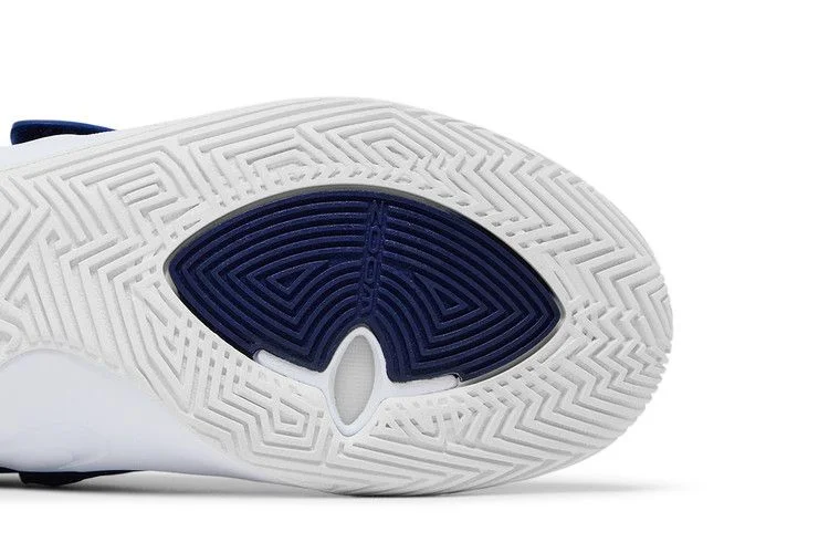 Кроссовки Nike Kyrie Flytrap 3 'Obsidian Gym Red'