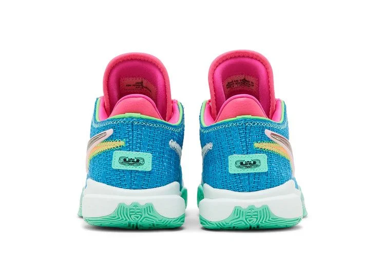 Кроссовки Nike LeBron 20 GS 'Laser Blue'