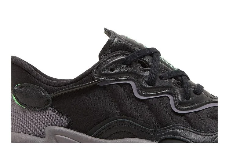 Кроссовки adidas Ozweego 'Black Charcoal Screaming Green'
