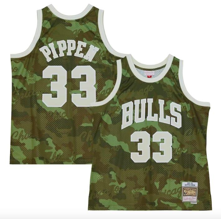 1997-98-chicago-bulls-33-scottie-pippen-mitchell-amp-ness-ghost-green-camo-jersey