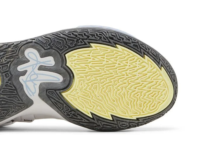 Кроссовки Nike Kyrie Infinity 'Smoke and Mirrors'