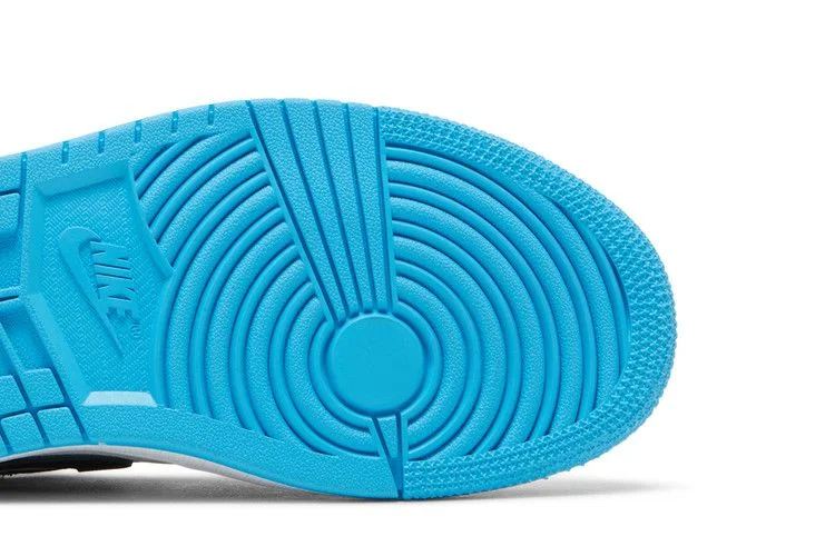 Кроссовки Wmns Air Jordan 1 Retro Low OG 'UNC'
