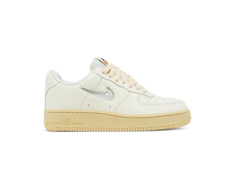 wmns-nike-air-force-1-07-lx-coconut-milk