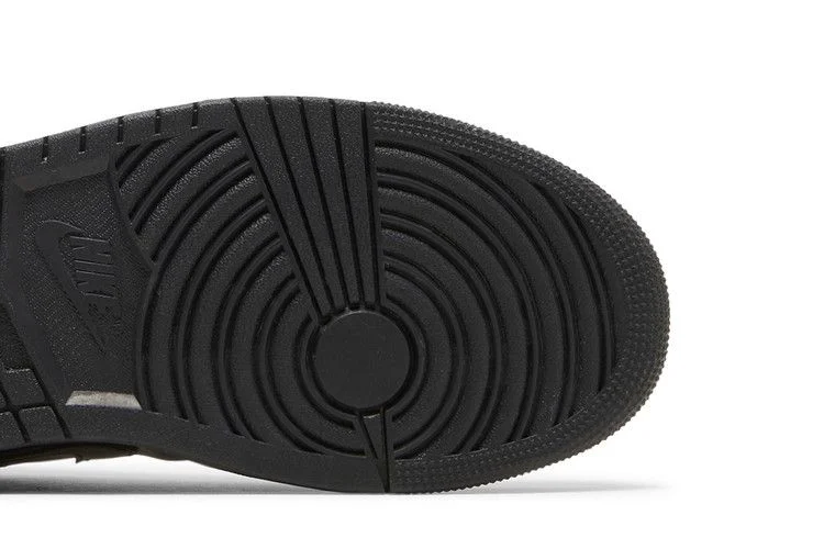 Кроссовки Air Jordan 1 Low 'Triple Black' 2022