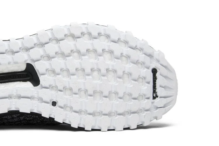 Кроссовки adidas UltraBoost ATR Mid Limited 'Oreo'