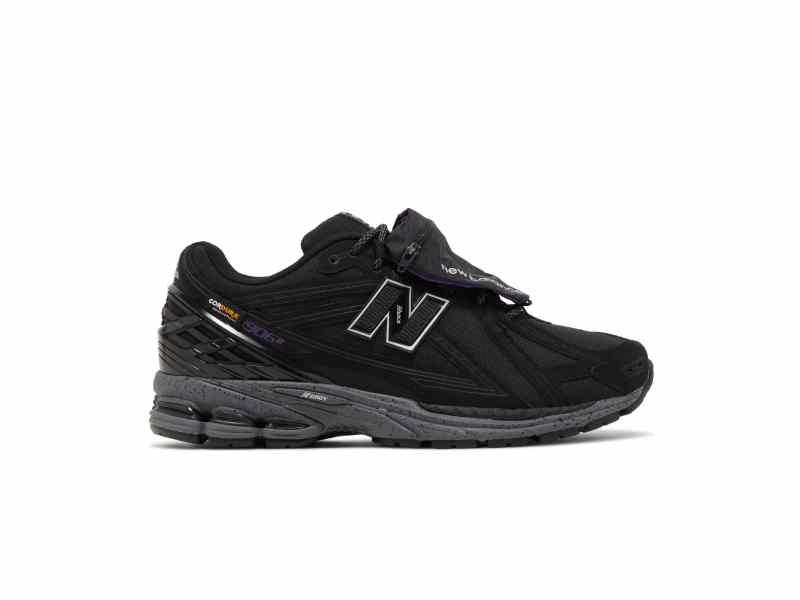 new-balance-1906r-cordura-pouch-black