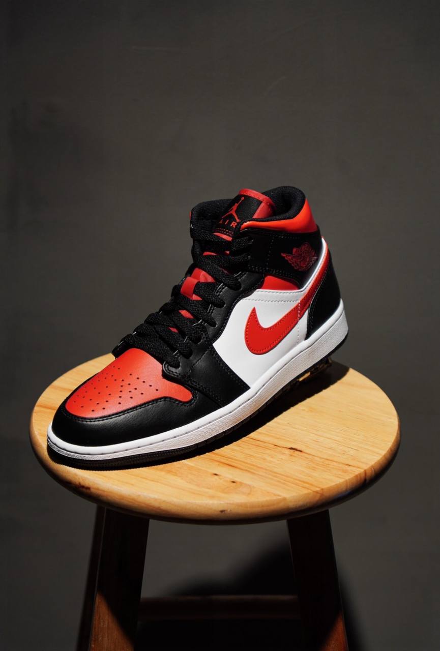 Air Jordan 1 Mid Bred Toe 554724 079