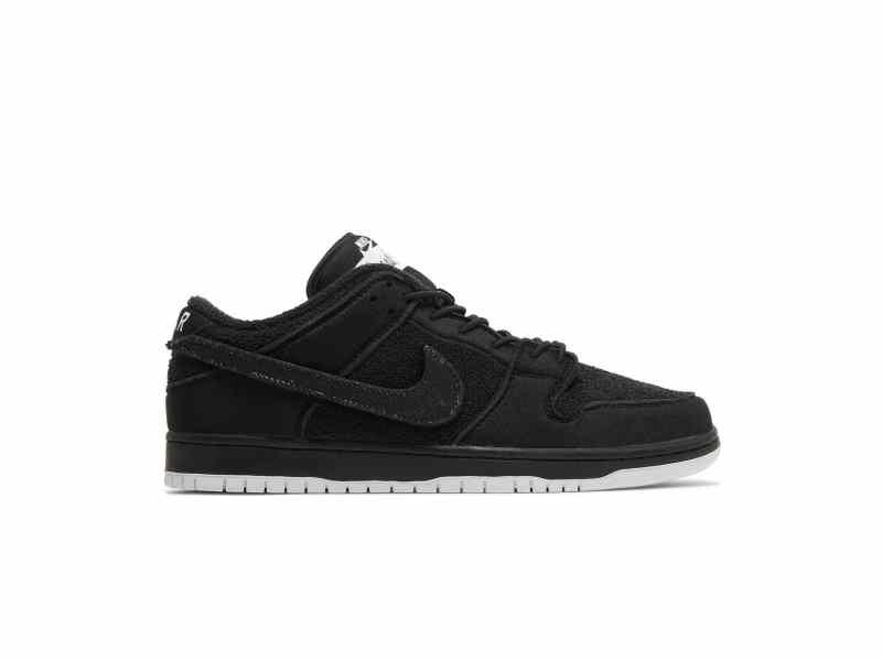 gnarhunters-x-nike-dunk-low-sb-black