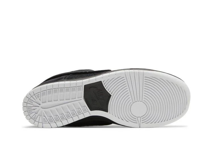 Кроссовки Gnarhunters x Nike Dunk Low SB 'Black'
