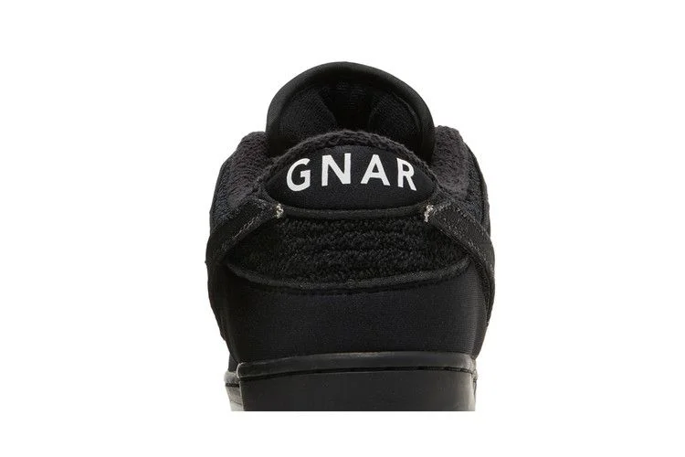 Кроссовки Gnarhunters x Nike Dunk Low SB 'Black'