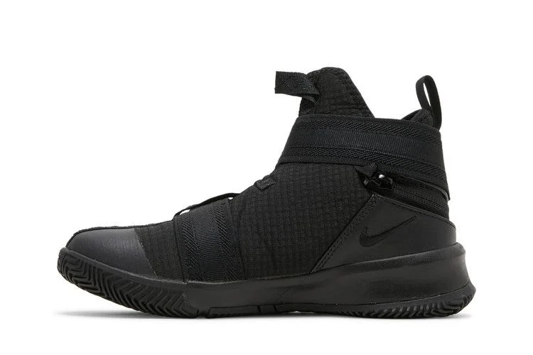 Кроссовки Nike LeBron Soldier 13 Flyease GS 'Triple Black'