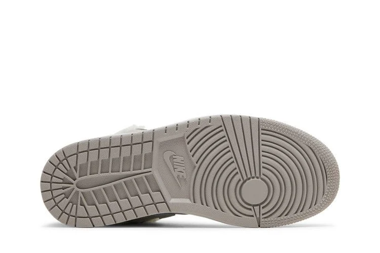 Кроссовки Wmns Air Jordan 1 Low SE 'Sherpa Fleece'