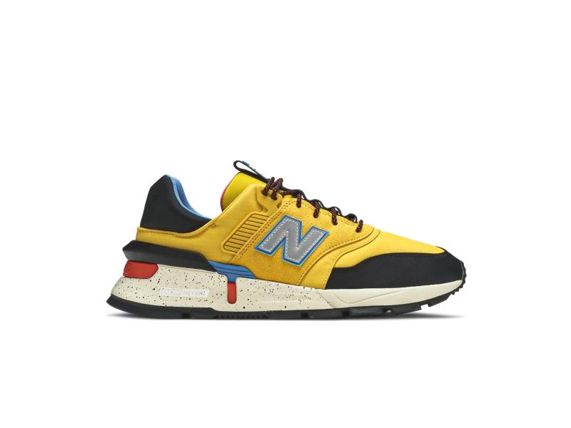 new-balance-997s-varsity-gold-black