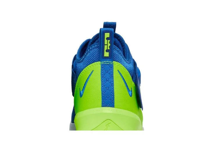 Кроссовки Nike LeBron Soldier 13 GS 'Game Royal Volt'