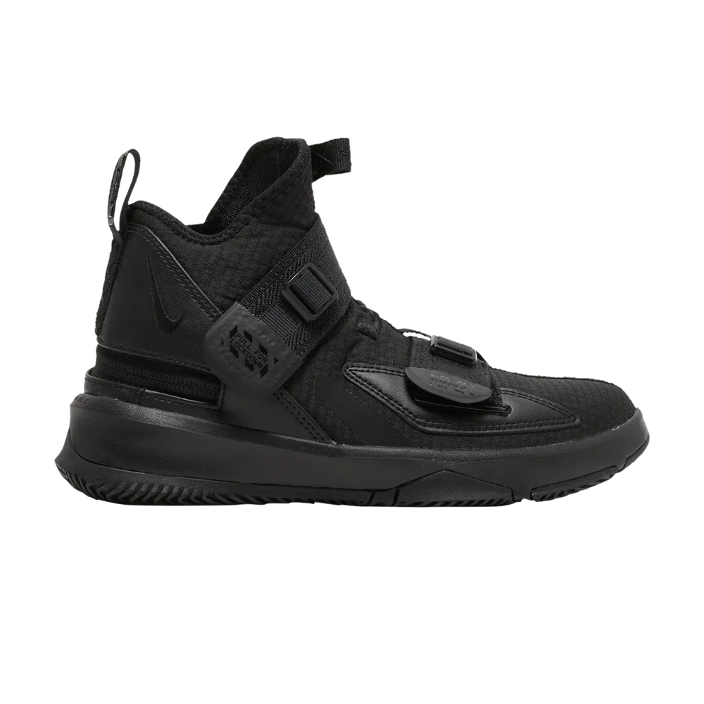 Кроссовки Nike LeBron Soldier 13 Flyease GS 'Triple Black'