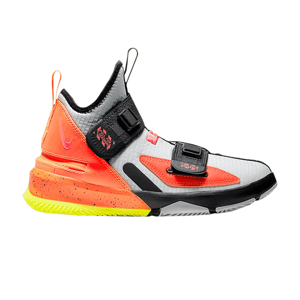 Кроссовки Nike LeBron Soldier 13 Flyease GS 'Light Smoke Grey Crimson'