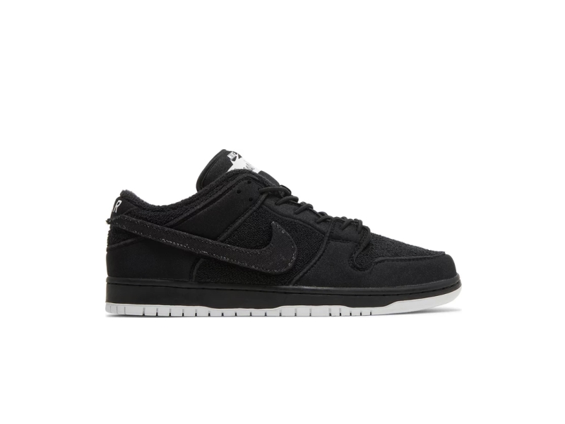 gnarhunters-x-nike-dunk-low-sb-black-2