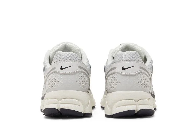 Кроссовки Nike Wmns Air Zoom Vomero 5 'Photon Dust Metallic Silver'