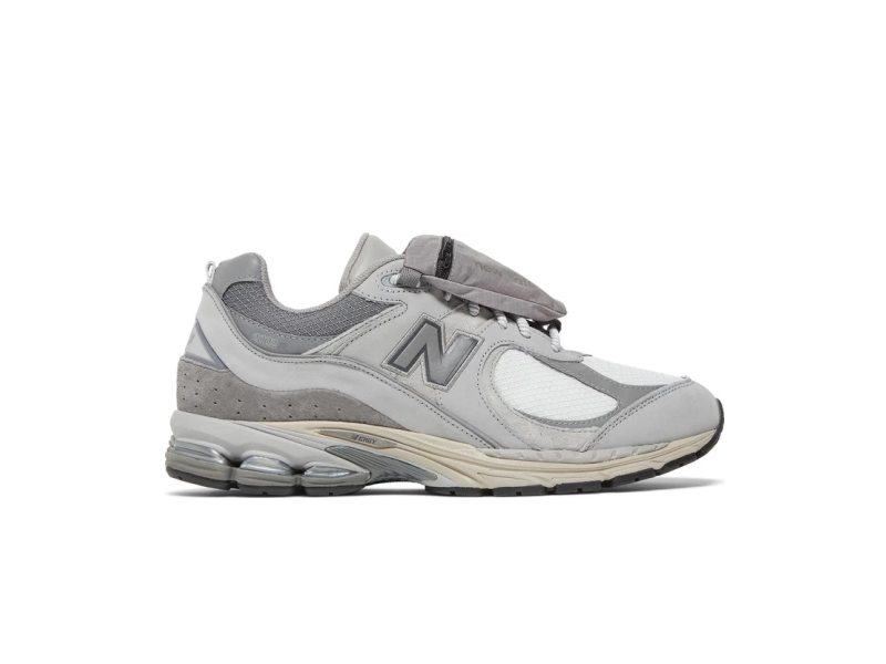 new-balance-2002r-pouch-summer-fog