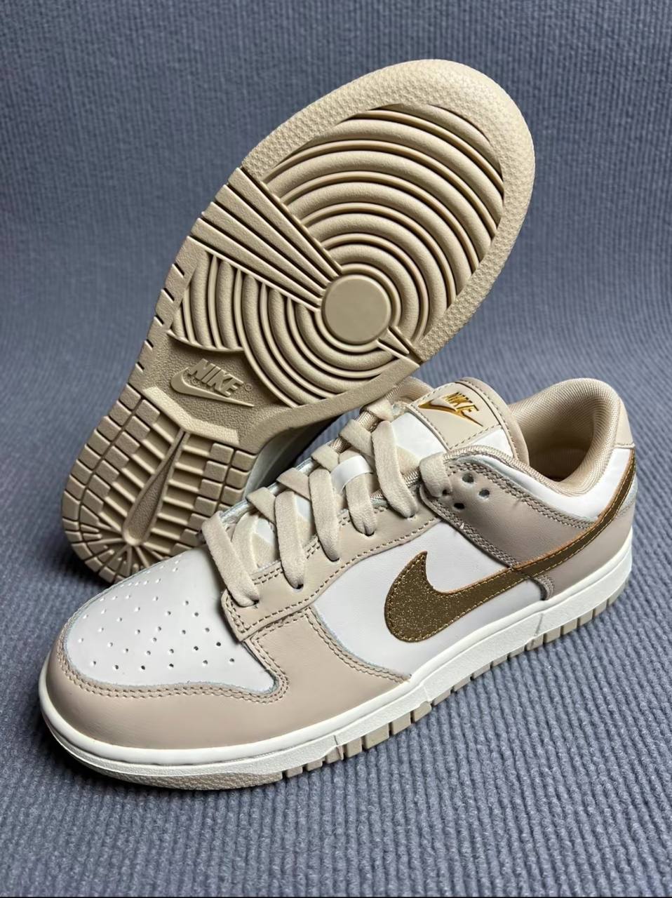 Кроссовки Wmns Nike Dunk Low Gold Swoosh