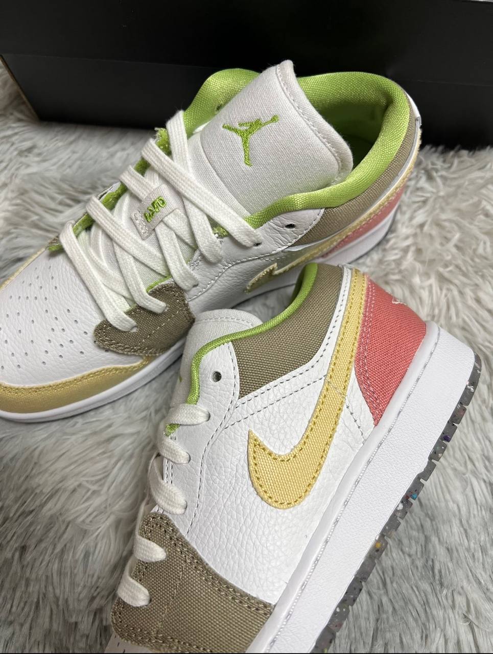 Кроссовки Air Jordan 1 Low SE GS Pastel Grind