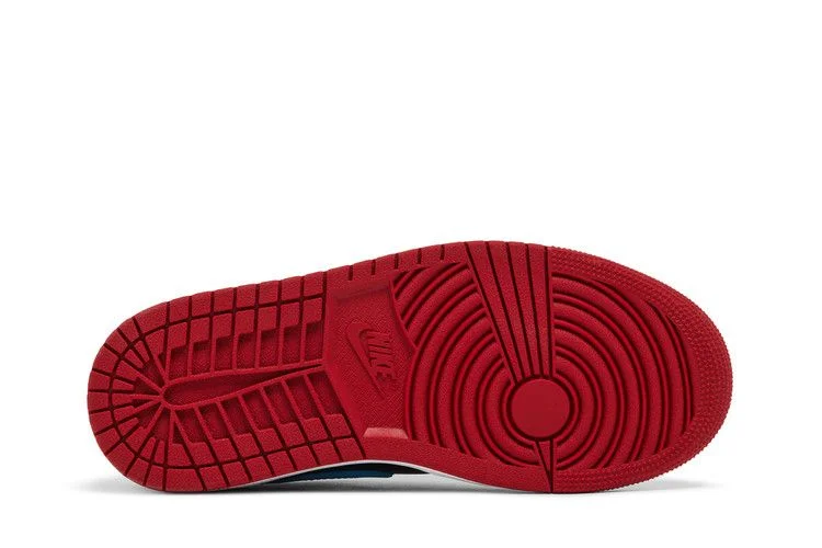 Кроссовки Wmns Air Jordan 1 Retro Low OG 'NC to Chi'