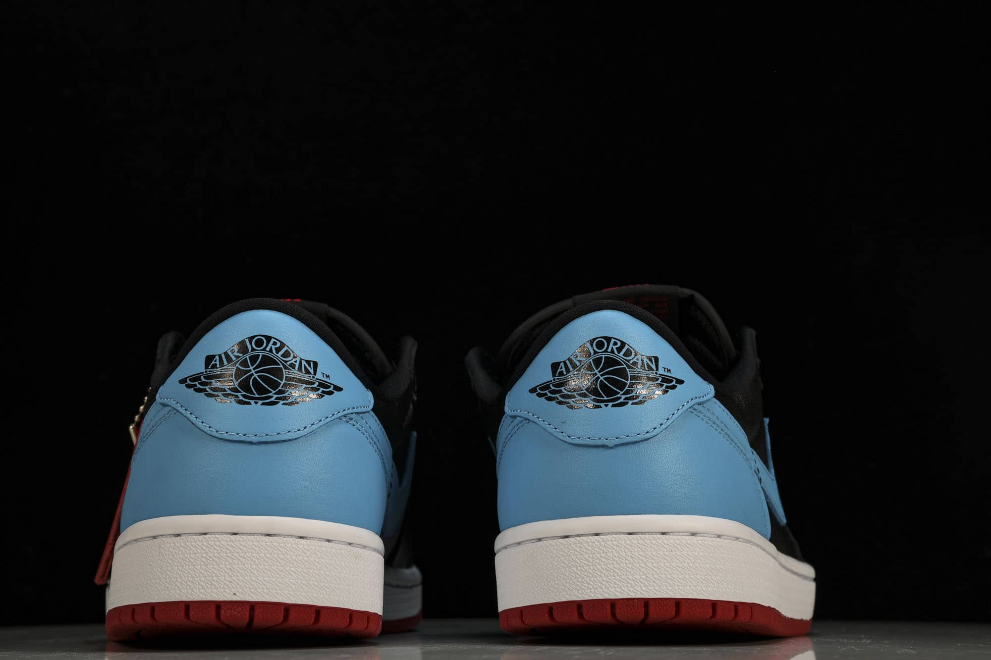 Кроссовки Wmns Air Jordan 1 Retro Low OG NC to Chi