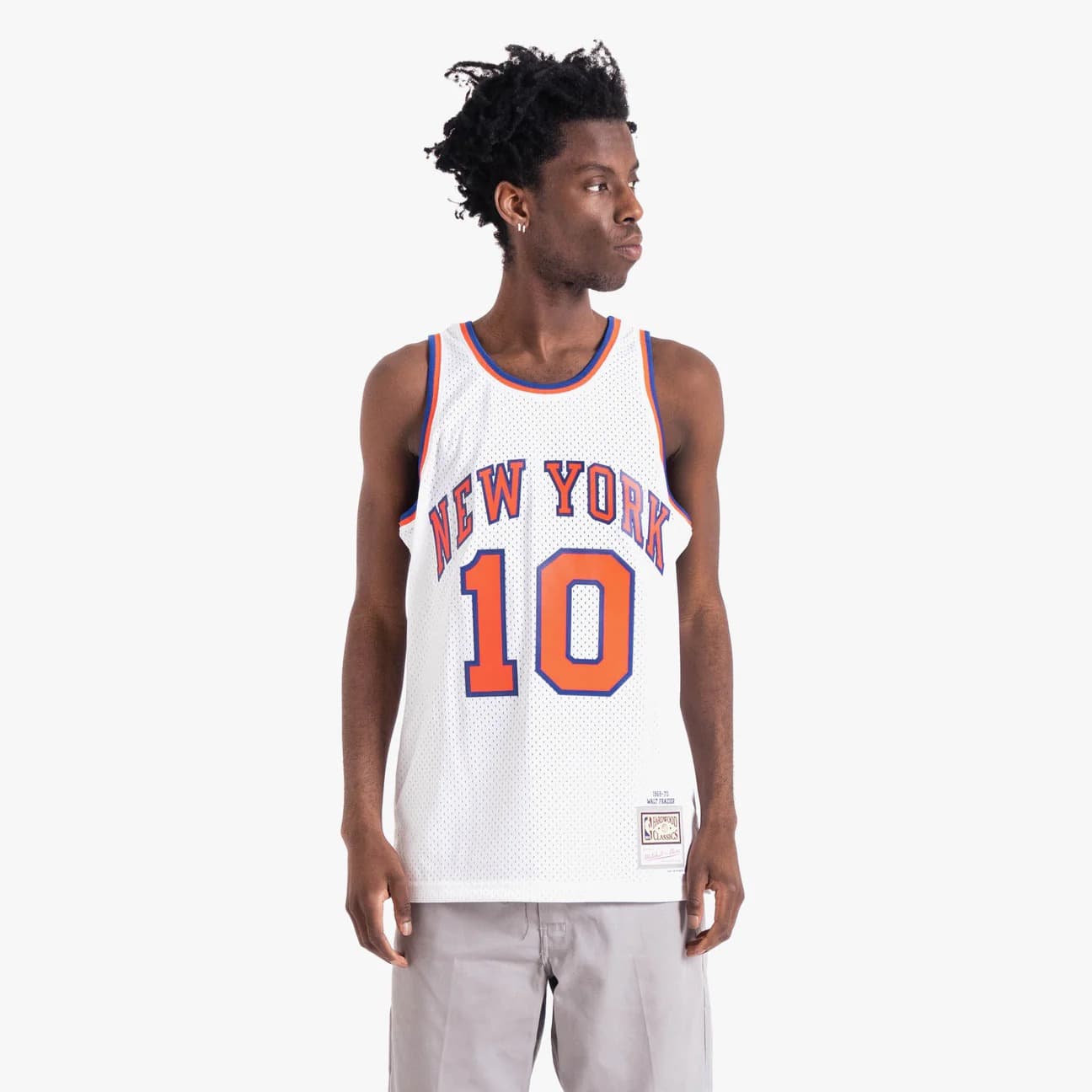 1969-70-new-york-knicks-walt-frazier-10-swingman-hardwood-classics-white-jersey