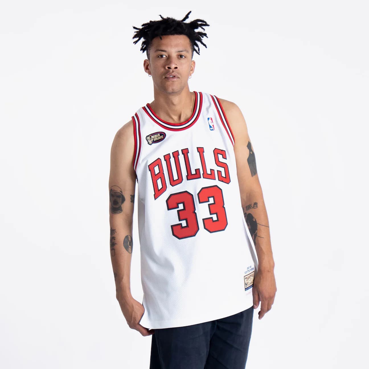 1997-1998-chicago-bulls-scottie-pippen-33-authentic-finals-hardwood-classic-white-jersey